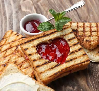 Toasts croustillants beurre & cnnfiture