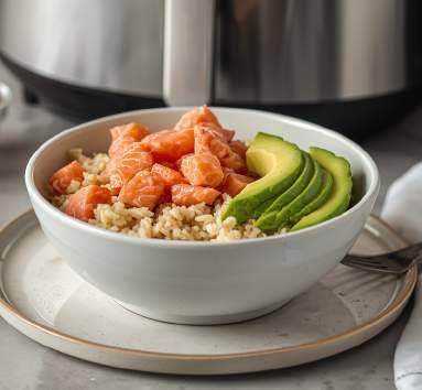 Bowl saumon, avocat et riz croustillant